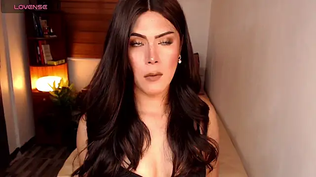 SweetieZeveey  online show from 05/19/26, 02:40