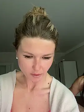 AngelMiaM online show from 05/21/26, 04:36
