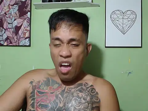 Snapshot of Thyler08 chatting on 11/16/25, 01:06 Thyler08 online show from 11/16/25, 01:06