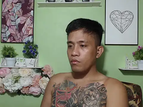 Snapshot of Thyler08 chatting on 12/05/25, 01:42 Thyler08 online show from 12/05/25, 01:42