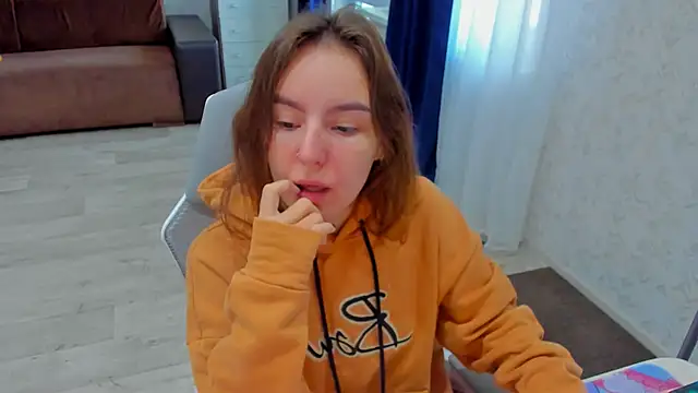 Snapshot of c_arina_x chatting on 09/17/25, 11:01 c arina x online show from 09/17/25, 11:01