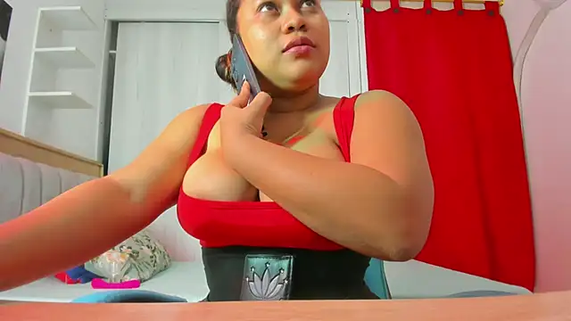 Lunastar02 online show from 01/05/26, 05:27