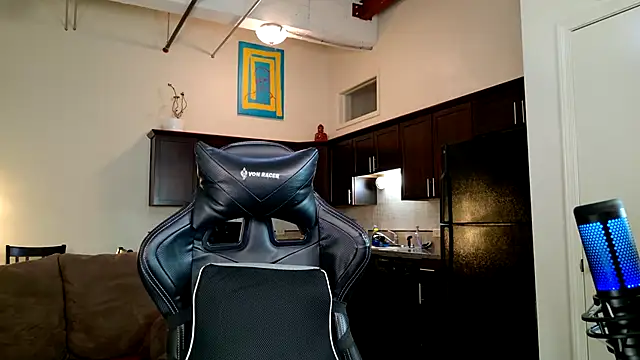 Snapshot of EveEnigma chatting on 12/23/24, 01:24 EveEnigma online show from 12/23/24, 01:24