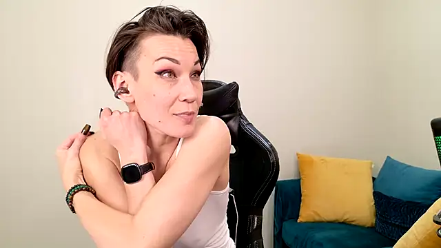 Snapshot of EveEnigma chatting on 01/28/25, 07:53 EveEnigma online show from 01/28/25, 07:53