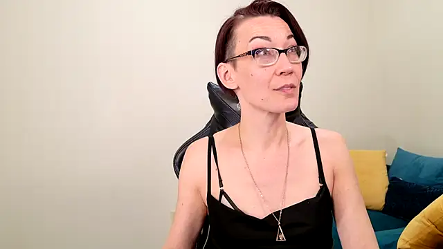 Snapshot of EveEnigma chatting on 02/25/25, 05:04 EveEnigma online show from 02/25/25, 05:04