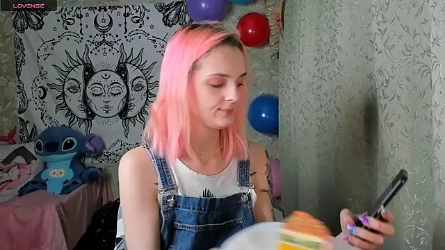 Snapshot of Cutie_Adelia chatting on 12/12/24, 01:28 Cutie Adelia online show from 12/12/24, 01:28