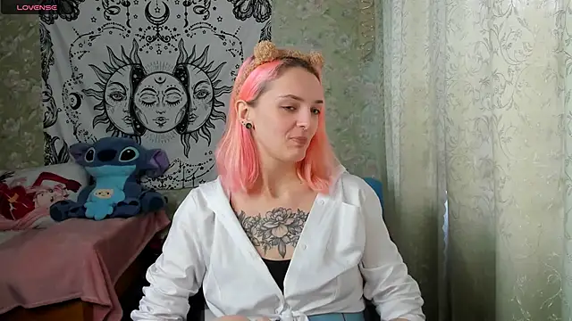 Snapshot of Cutie_Adelia chatting on 12/18/24, 09:04 Cutie Adelia online show from 12/18/24, 09:04