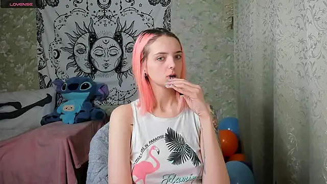 Snapshot of Cutie_Adelia chatting on 12/26/24, 10:26 Cutie Adelia online show from 12/26/24, 10:26