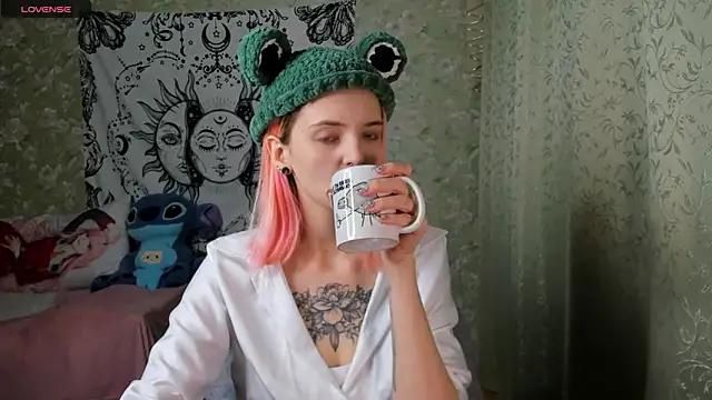 Snapshot of Cutie_Adelia chatting on 01/07/25, 01:03 Cutie Adelia online show from 01/07/25, 01:03