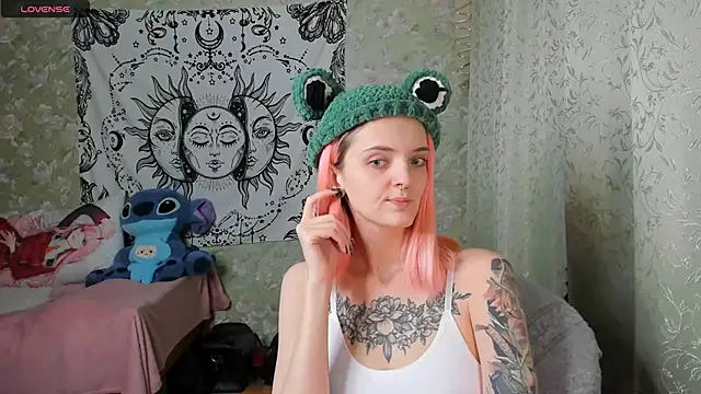 Snapshot of Cutie_Adelia chatting on 01/07/25, 04:05 Cutie Adelia online show from 01/07/25, 04:05