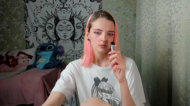 Snapshot of Cutie_Adelia chatting on 02/06/25, 11:21 Cutie Adelia online show from 02/06/25, 11:21