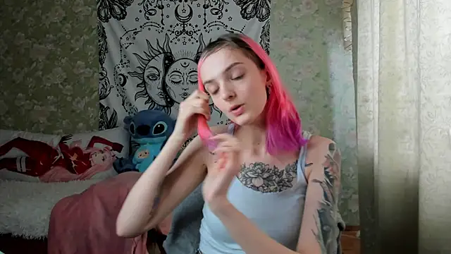 Snapshot of Cutie_Adelia chatting on 03/10/25, 10:15 Cutie Adelia online show from 03/10/25, 10:15