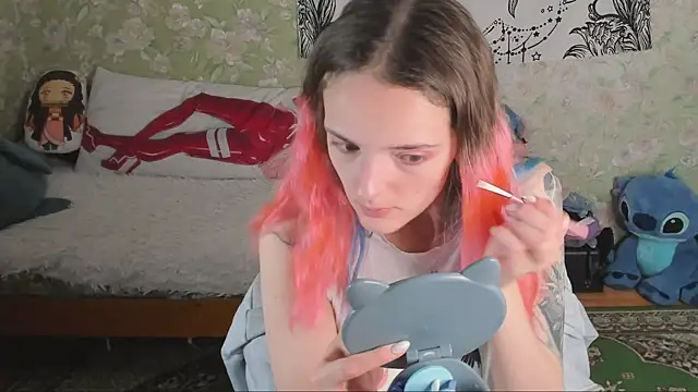 Snapshot of Cutie_Adelia chatting on 10/17/25, 01:03 Cutie Adelia online show from 10/17/25, 01:03