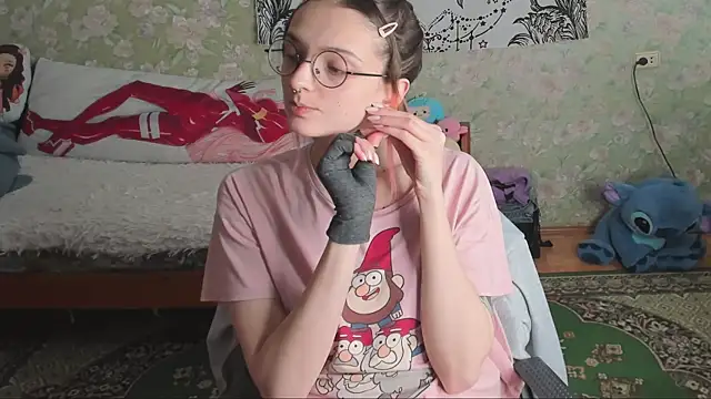 Snapshot of Cutie_Adelia chatting on 10/27/25, 07:45 Cutie Adelia online show from 10/27/25, 07:45