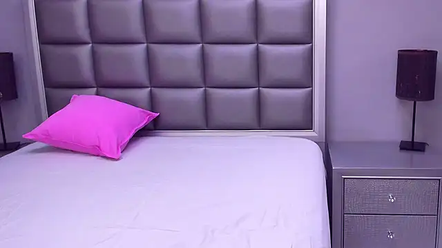 Snapshot of HellennSweet chatting on 02/14/25, 05:19 HellennSweet online show from 02/14/25, 05:19