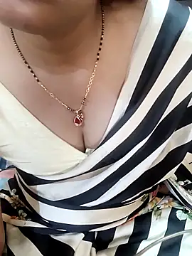 Diya 143 online show from 10/17/25, 08:17