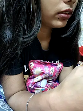 Snapshot of Nupur_69 chatting on 12/15/25, 07:40 Nupur 69 online show from 12/15/25, 07:40