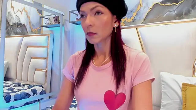 HannaPetit online show from 11/04/25, 07:02