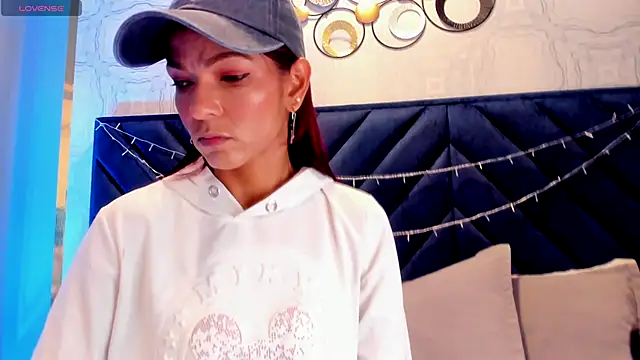 HannaPetit online show from 12/21/25, 11:50