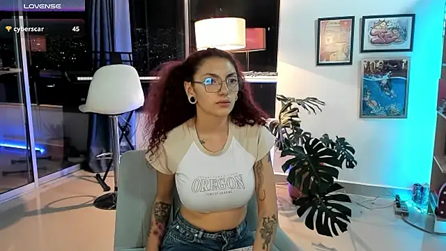 Snapshot of tastymeli chatting on 12/14/24, 03:40 tastymeli online show from 12/14/24, 03:40