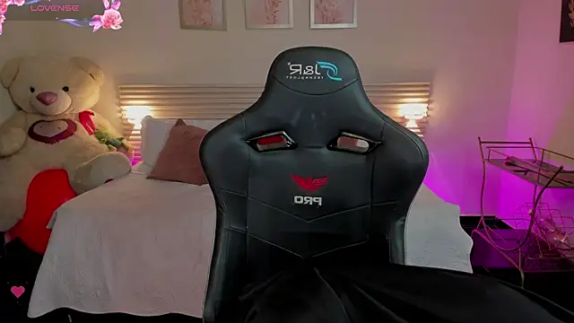 Snapshot of New_Arab_Kingdom chatting on 11/27/25, 06:54 New Arab Kingdom online show from 11/27/25, 06:54