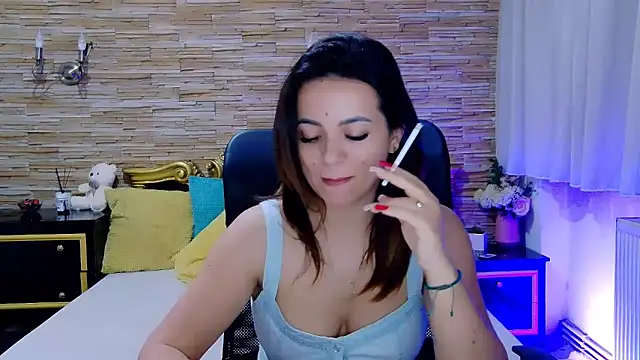 PlayfulElla online show from 02/18/25, 02:49