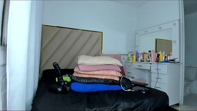 Niki Kerr online show from 09/20/25, 02:34