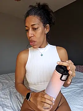 Goldenlace online show from 02/11/26, 01:05