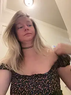 Snapshot of Vivian_MayXxX chatting on 01/05/25, 08:00 Vivian MayXxX online show from 01/05/25, 08:00