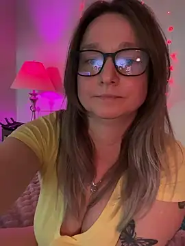 Snapshot of Vivian_MayXxX chatting on 02/22/25, 08:31 Vivian MayXxX online show from 02/22/25, 08:31