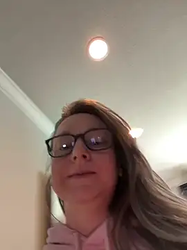 Snapshot of Vivian_MayXxX chatting on 03/02/25, 03:37 Vivian MayXxX online show from 03/02/25, 03:37