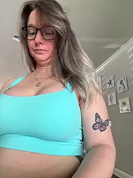 Snapshot of Vivian_MayXxX chatting on 03/12/25, 08:10 Vivian MayXxX online show from 03/12/25, 08:10