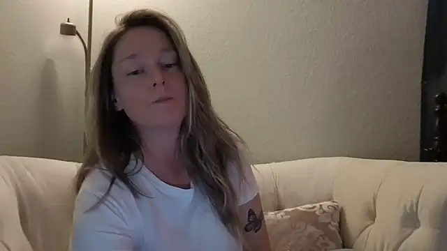 Snapshot of Vivian_MayXxX chatting on 11/04/25, 11:37 Vivian MayXxX online show from 11/04/25, 11:37