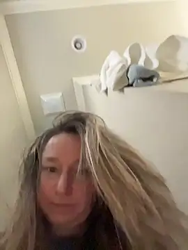 Snapshot of Vivian_MayXxX chatting on 11/23/25, 07:57 Vivian MayXxX online show from 11/23/25, 07:57