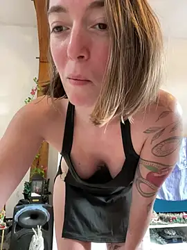 Daisy Michto Officiel online show from 12/13/24, 02:05