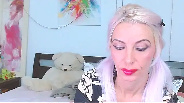 HoneyLara online show from 10/05/25, 08:40