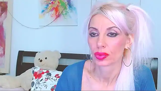 HoneyLara online show from 10/15/25, 07:14