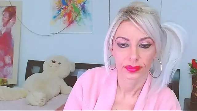 HoneyLara online show from 01/18/26, 12:47