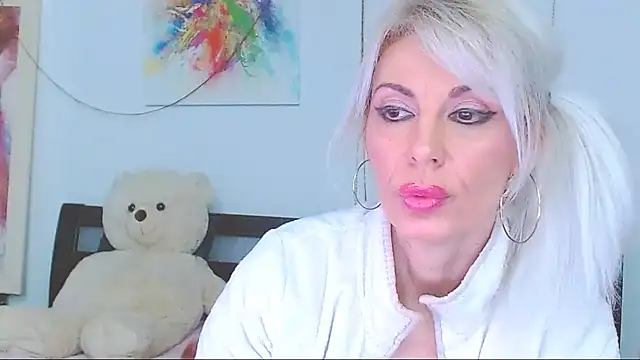 HoneyLara online show from 02/23/26, 11:35