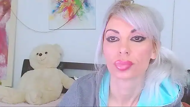 HoneyLara online show from 03/09/26, 09:19