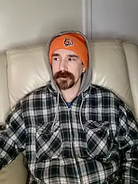 Snapshot of Armpitshaver chatting on 02/06/25, 12:43 Armpitshaver online show from 02/06/25, 12:43