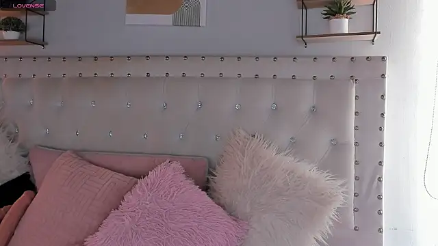 Snapshot of Atenea_Klett_ chatting on 09/26/25, 01:59 Atenea Klett online show from 09/26/25, 01:59