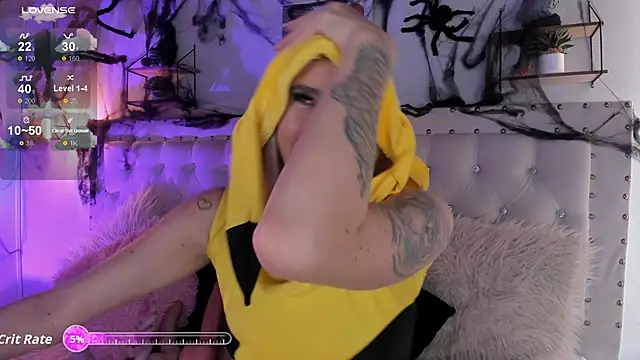 Snapshot of Atenea_Klett_ chatting on 10/29/25, 02:19 Atenea Klett online show from 10/29/25, 02:19