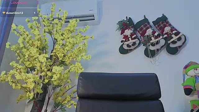 Snapshot of meghan_sexy chatting on 11/20/25, 09:03 meghan sexy online show from 11/20/25, 09:03