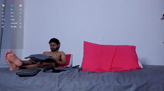 Snapshot of Cloudy_pigDude chatting on 02/19/25, 12:14 Cloudy pigDude online show from 02/19/25, 12:14