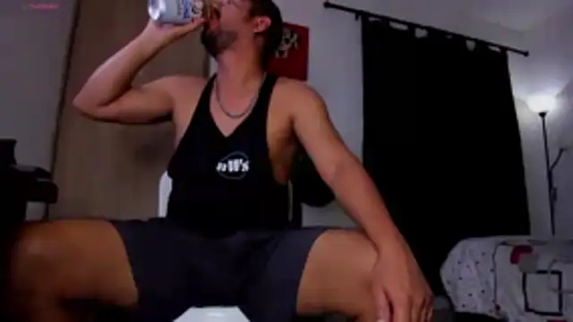 Snapshot of Cloudy_pigDude chatting on 02/01/26, 04:00 Cloudy pigDude online show from 02/01/26, 04:00