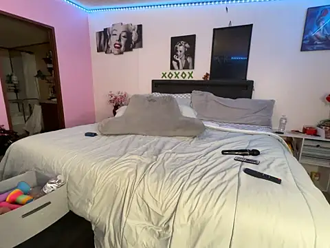 Snapshot of AngelSinz69 chatting on 11/20/25, 01:17 AngelSinz69 online show from 11/20/25, 01:17