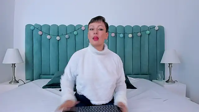 marianaaguii online show from 01/05/25, 12:21