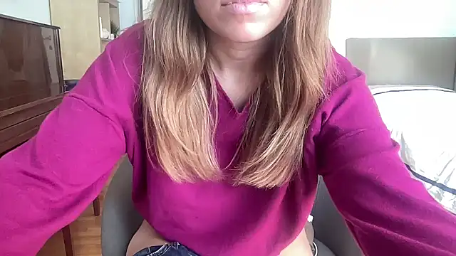 Snapshot of Mollyy998 chatting on 10/05/25, 02:37 Mollyy998 online show from 10/05/25, 02:37