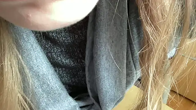 Snapshot of Mollyy998 chatting on 11/08/25, 11:10 Mollyy998 online show from 11/08/25, 11:10